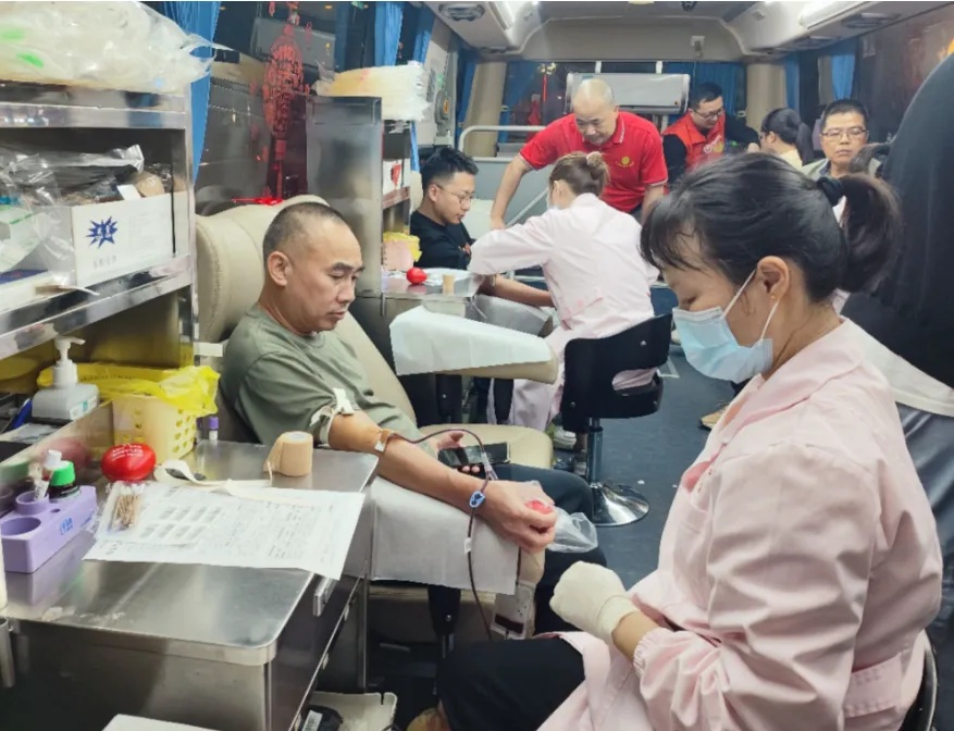 广东梅大高速塌陷已致36人死亡，献血队伍排长龙！最新消息→