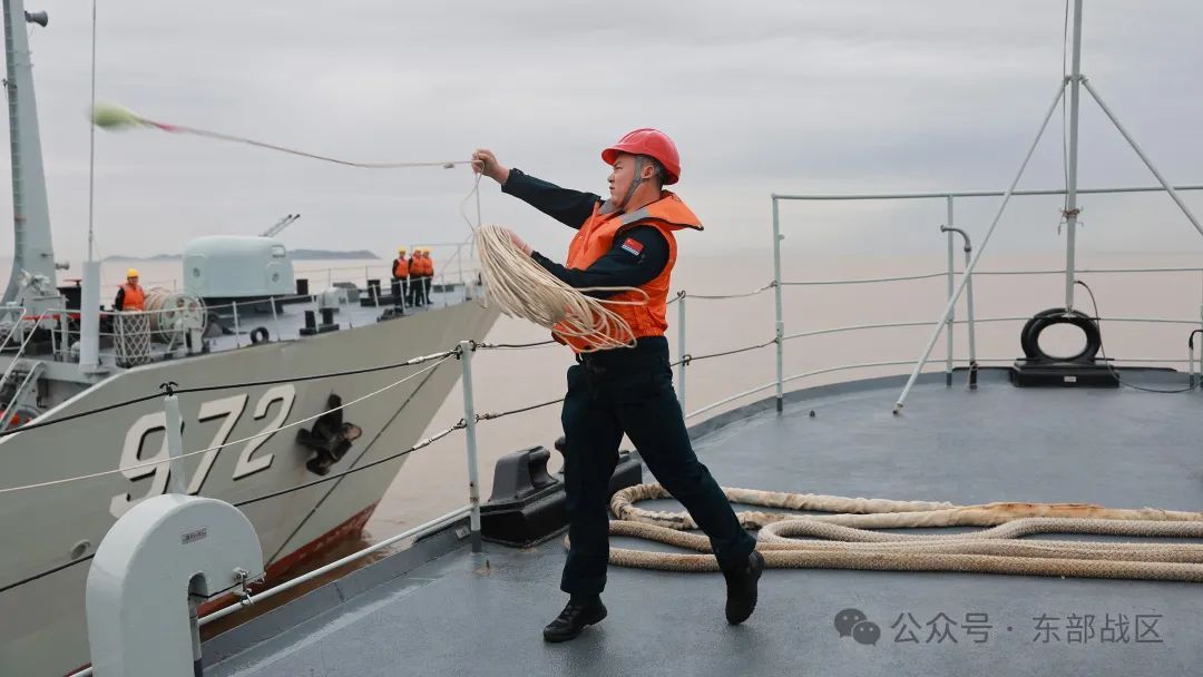 登陆舰编队，出击！