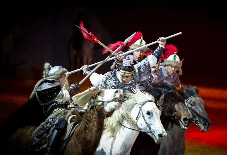 “人......从......众......”!“五一”假期首日甘肃各地“热辣滚烫” “人......从......众......”!“五一”假期首日甘肃各地“热辣滚烫”