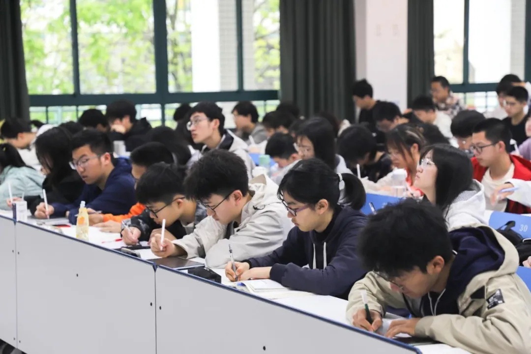 他的课，鸽子都不“放鸽子”！