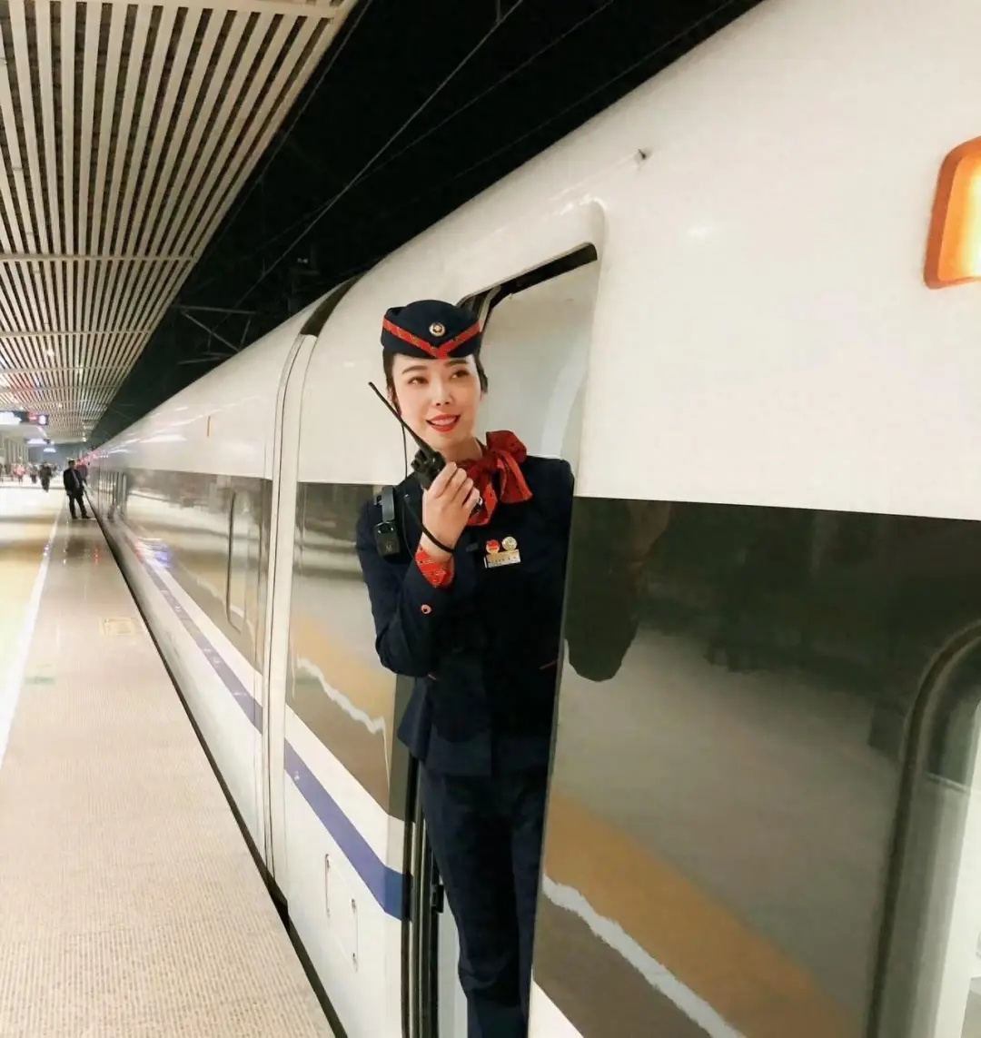 找到了！“又甜又飒”的女交警，原来是她！