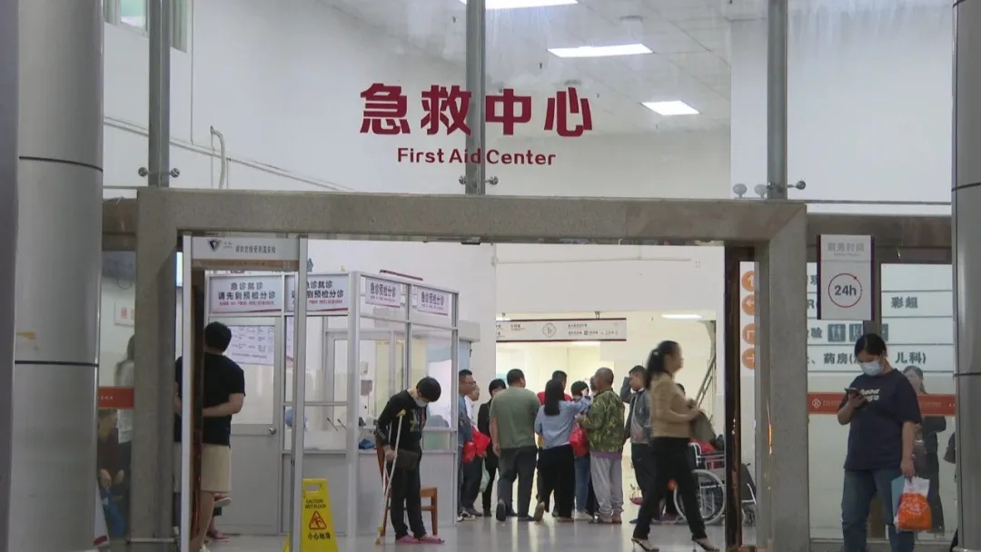 广东梅大高速塌陷，梅州市民连夜排队献血