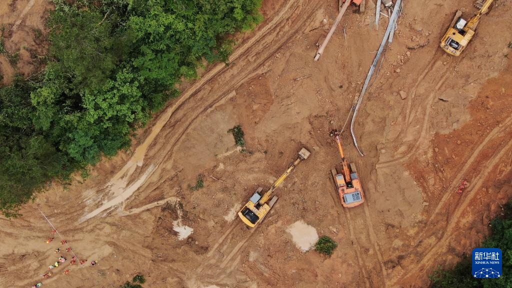 广东梅大高速茶阳路段塌方灾害：救援处置工作仍在紧张进行