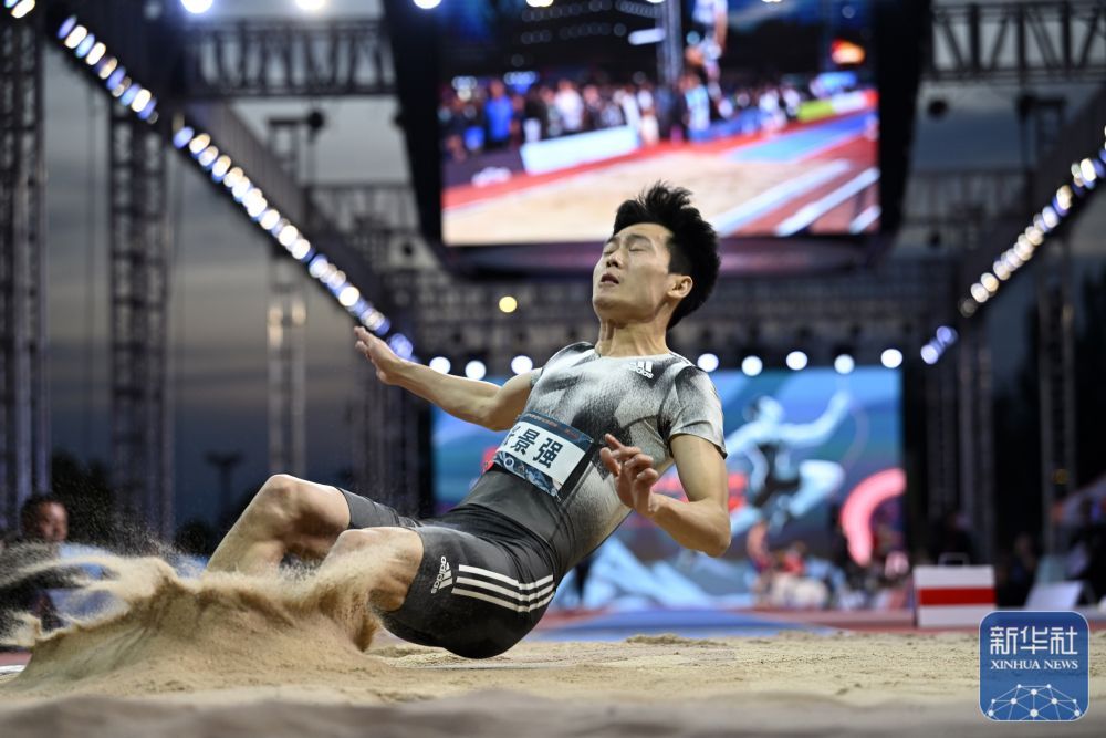 城市田径街头巡回赛（银川站）举行