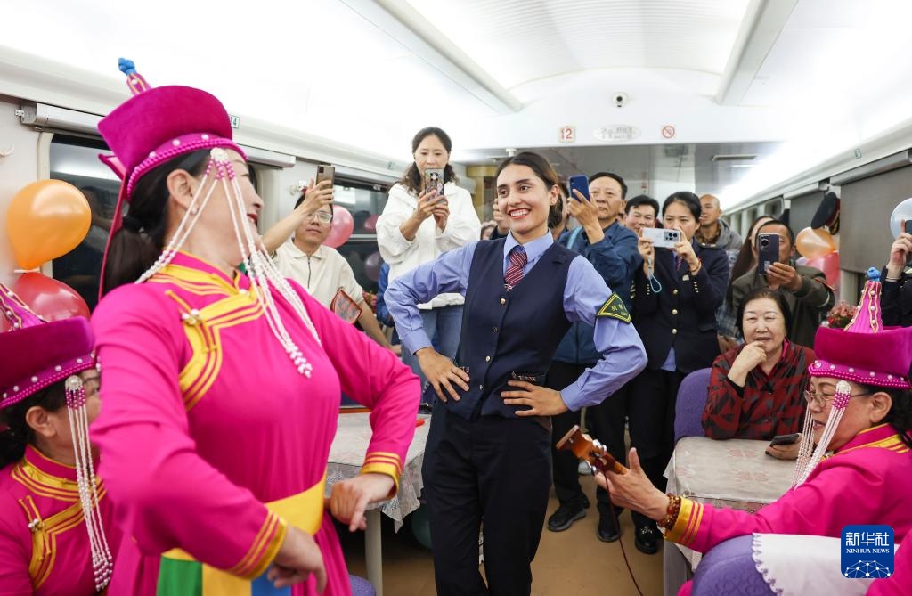 从马背到列车,她成长为我国首位塔吉克族列车长 从马背到列车,她成长为我国首位塔吉克族列车长