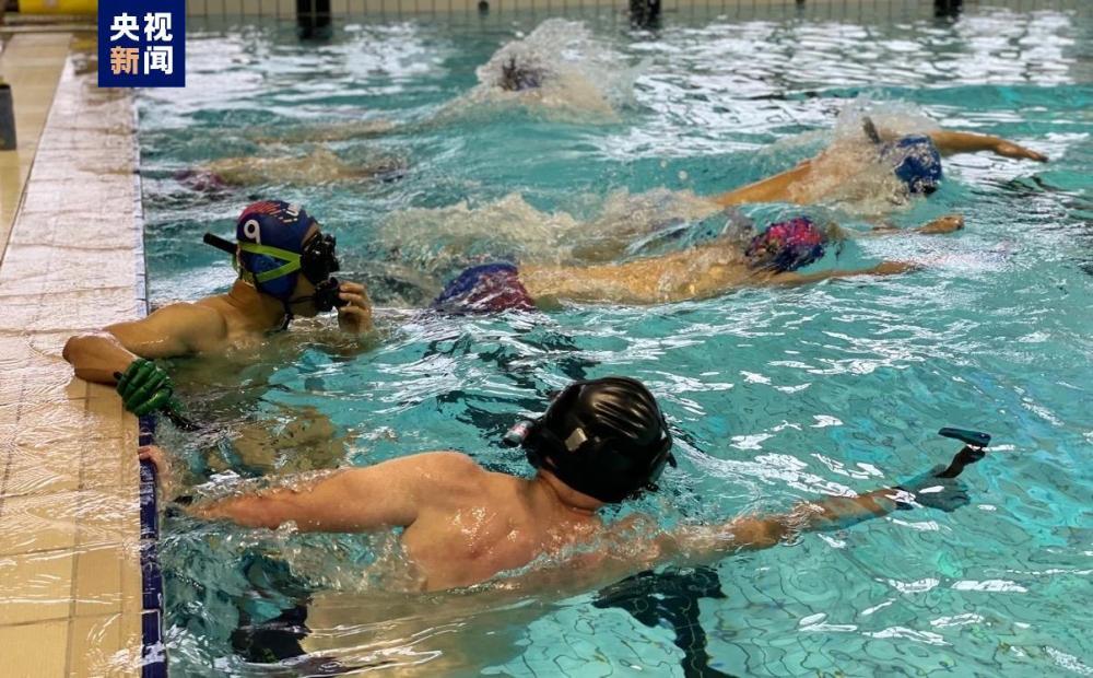 99%的人没听过的水下曲棍球来了 公开赛今日“水下挥杆” 99%的人没听过的水下曲棍球来了 公开赛今日“水下挥杆”