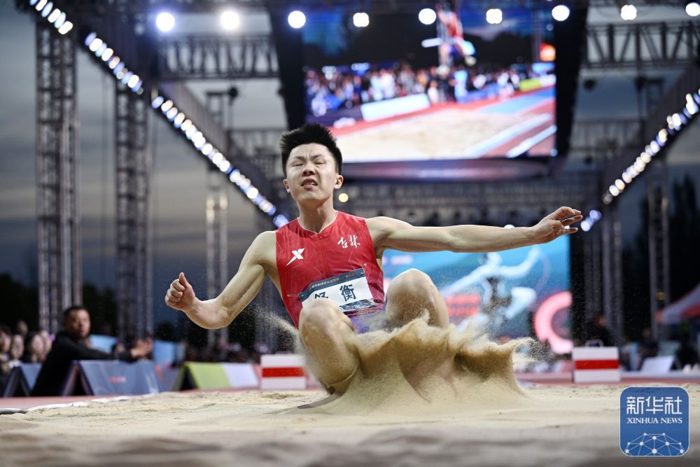 城市田径街头巡回赛（银川站）举行