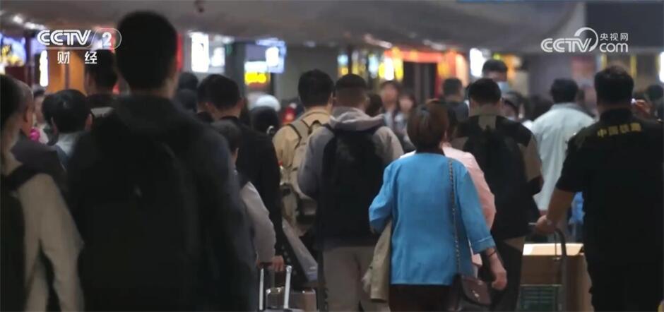 “五一”假期出行数据彰显满满活力 热气腾腾的中国焕发无限生机 “五一”假期出行数据彰显满满活力 热气腾腾的中国焕发无限生机