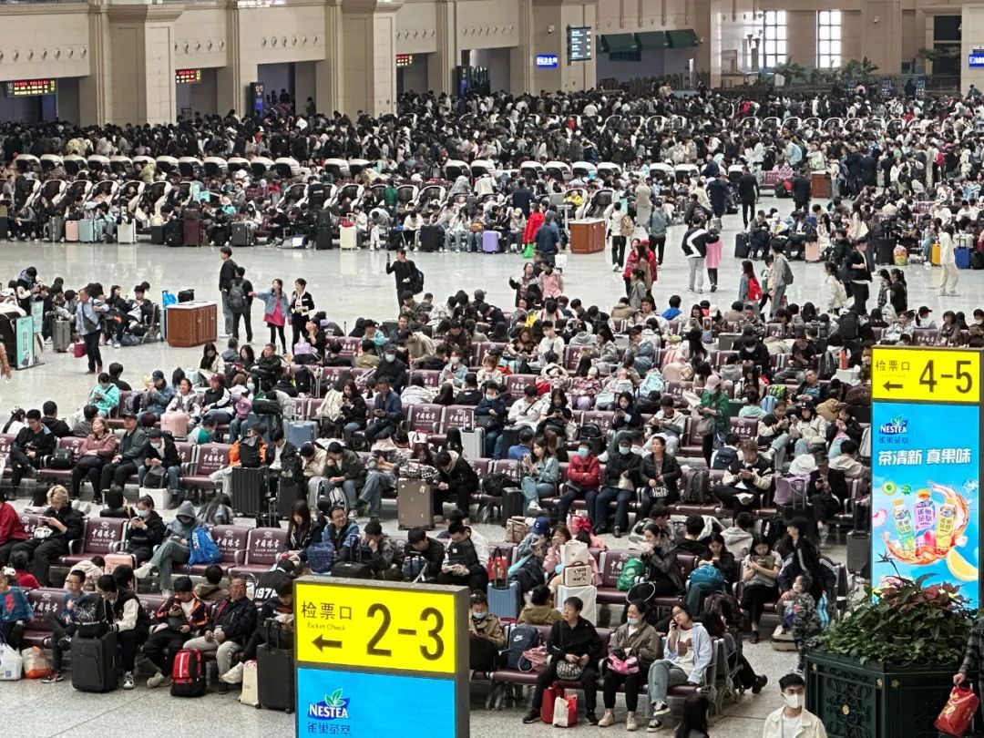 “五一”首日哈铁发送旅客52.4万人次
