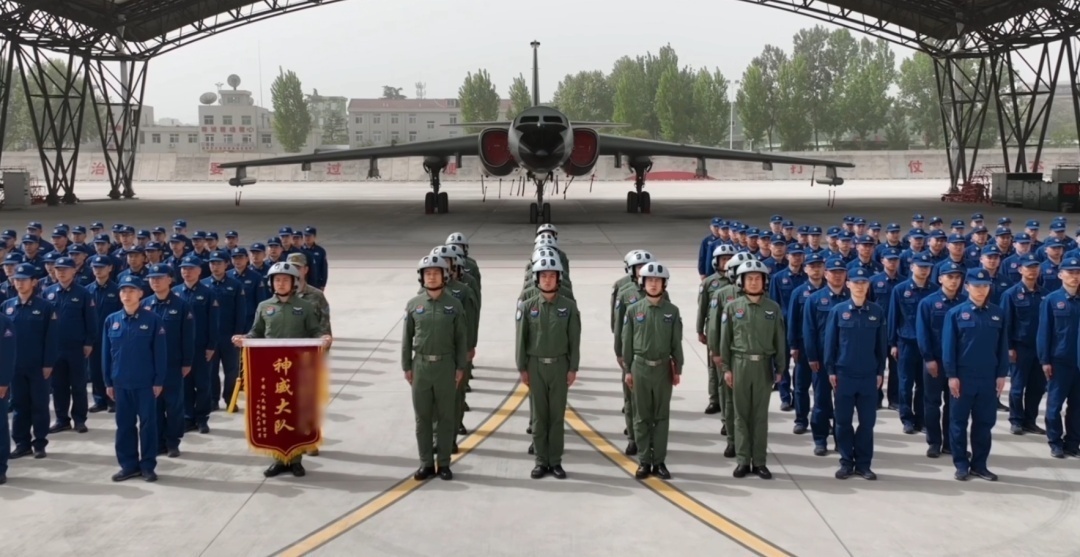 这是什么“神仙”剧本？轰-6K机长竟然是……