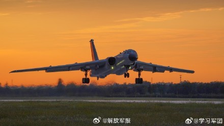 列阵长空！看“神威大队”飞行员雄鹰高飞