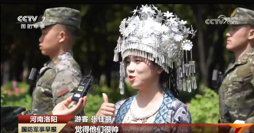 武警官兵坚守执勤一线 确保游客安全出行 武警官兵坚守执勤一线 确保游客安全出行
