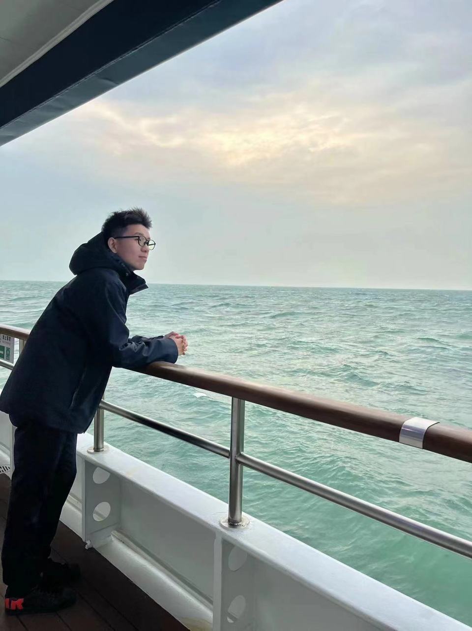 梦想漂流瓶启航！女生在列车清洁袋上的留言，激荡着上万人的青春