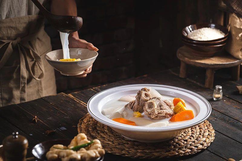 喝骨头汤能补钙?这些误区别中招!真正的“补钙高手”是它们→ 喝骨头汤能补钙?这些误区别中招!真正的“补钙高手”是它们→