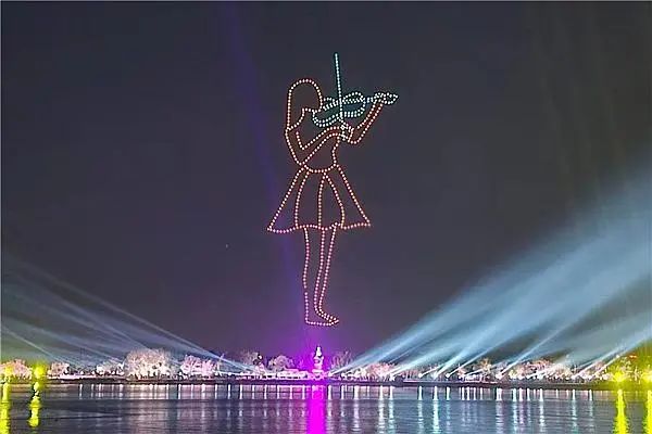 超炫酷！数百架无人机点亮冰城夜空