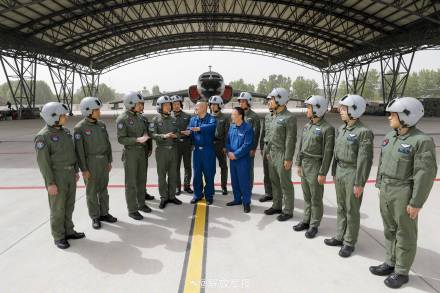 “战神”列阵！神威大队跨越时空的青春对话