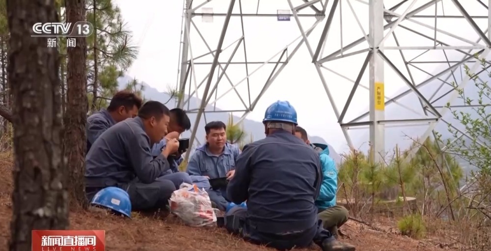 “每次下来嘴都发紫” 这份高海拔工作难在哪儿？