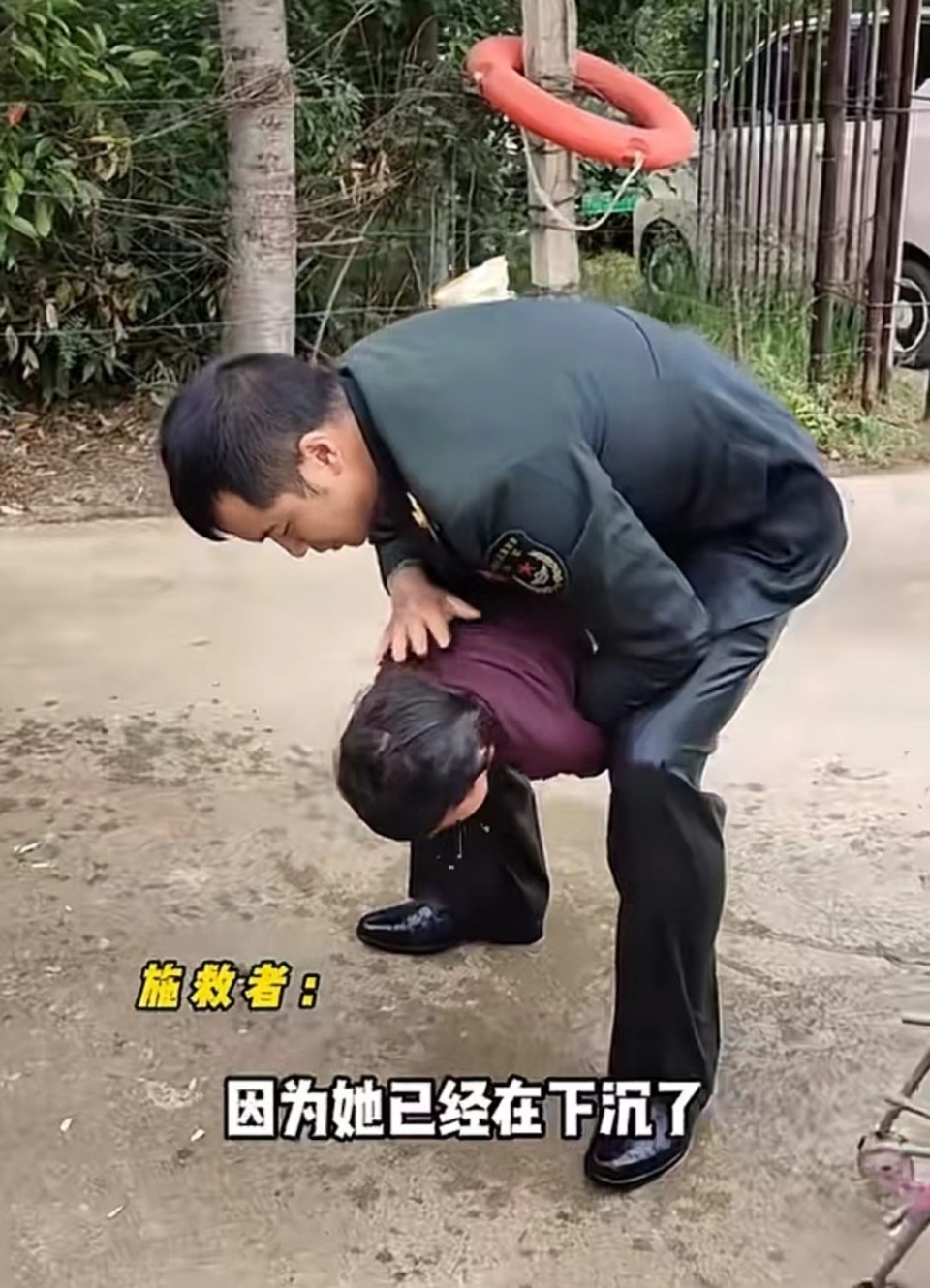 云南昭通95后兵哥哥婚礼途中救起落水女童，妻子：感到骄傲