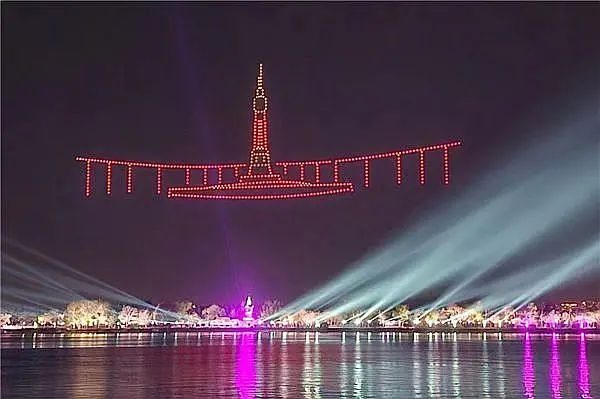超炫酷！数百架无人机点亮冰城夜空