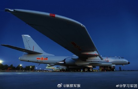 列阵长空！看“神威大队”飞行员雄鹰高飞