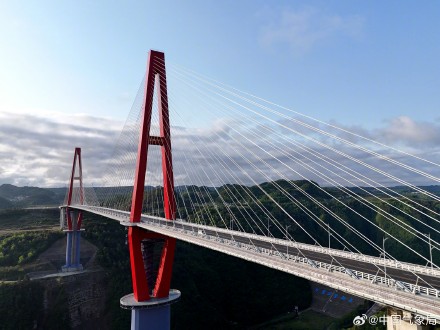 世界跨径最大的高山峡谷景观斜拉桥，在贵州！