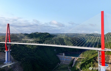 世界跨径最大的高山峡谷景观斜拉桥，在贵州！