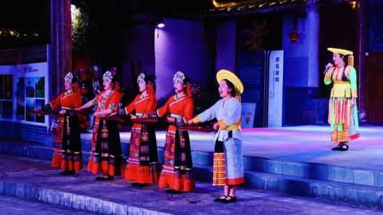 湖南新化：“五一”假期迎来旅游热潮