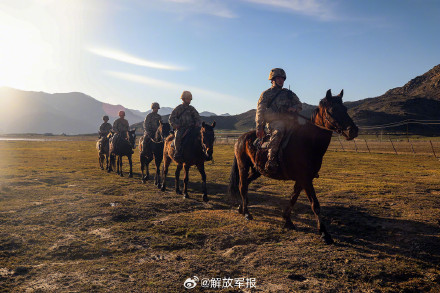 致敬坚守！边防战士骑马巡边疆