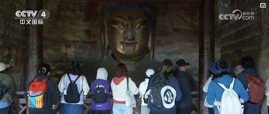 假日游国潮范十足 传统经典艺术与现代生活融合碰撞 假日游国潮范十足 传统经典艺术与现代生活融合碰撞