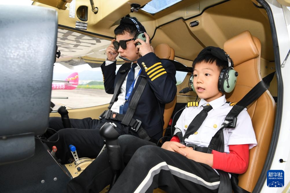 重庆:低空旅游受青睐 重庆:低空旅游受青睐