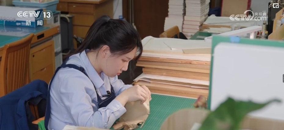 脚踏实地的年轻人 | “医治”古籍 让中华文明的载体更好传承 脚踏实地的年轻人 | “医治”古籍 让中华文明的载体更好传承