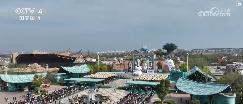 假日游国潮范十足 传统经典艺术与现代生活融合碰撞 假日游国潮范十足 传统经典艺术与现代生活融合碰撞