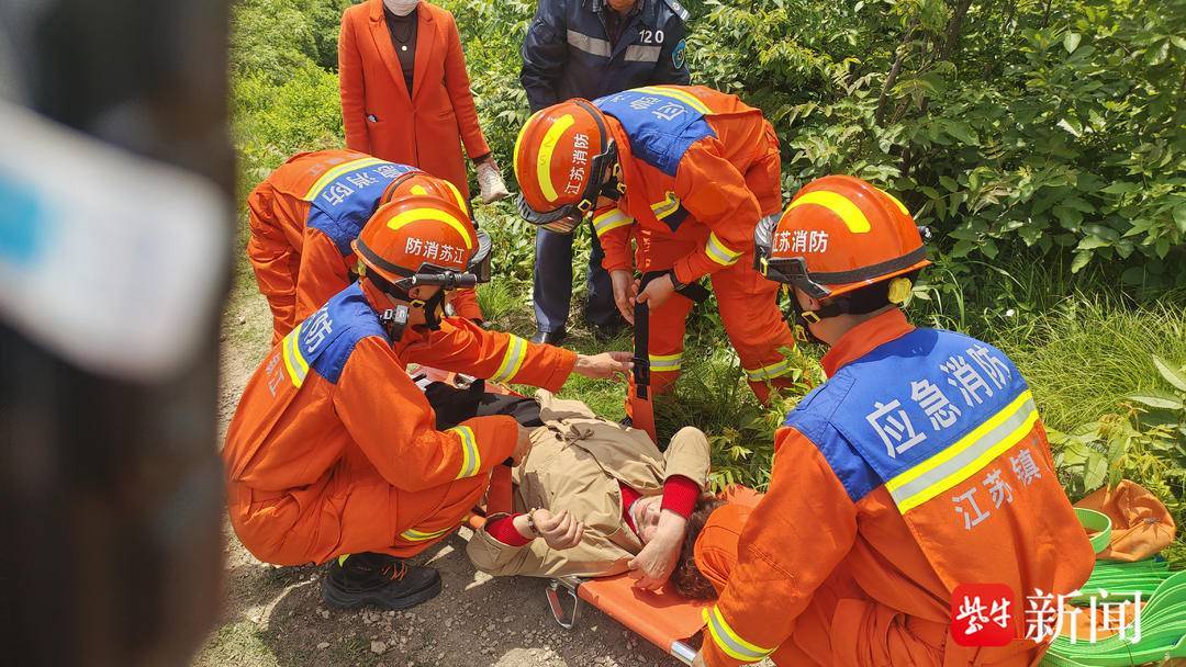 37岁女子登圌山昏厥，镇江消防接连解救两名被困登山者