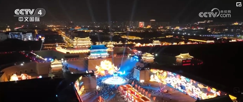 假日游国潮范十足 传统经典艺术与现代生活融合碰撞 假日游国潮范十足 传统经典艺术与现代生活融合碰撞