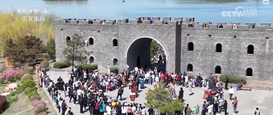 假日游国潮范十足 传统经典艺术与现代生活融合碰撞 假日游国潮范十足 传统经典艺术与现代生活融合碰撞