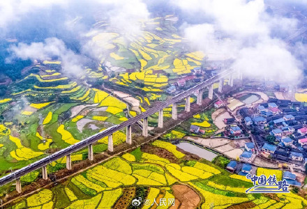 在中国坐高铁 窗外的风景绝了！