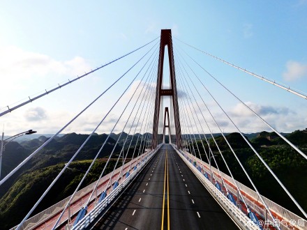 世界跨径最大的高山峡谷景观斜拉桥，在贵州！