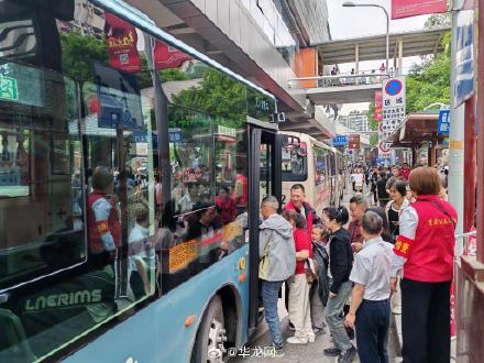 一车直达磁器口、李子坝 重庆公交假日专线“宠粉”