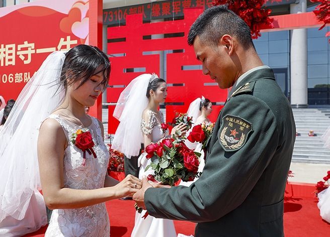 情定军营!他们共同走进婚姻殿堂 情定军营!他们共同走进婚姻殿堂