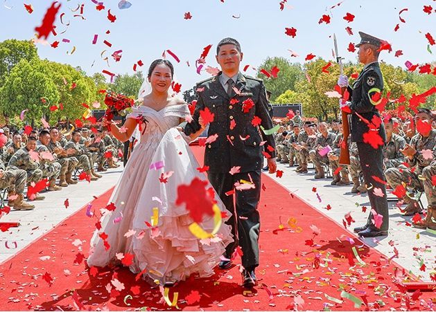 情定军营!他们共同走进婚姻殿堂 情定军营!他们共同走进婚姻殿堂