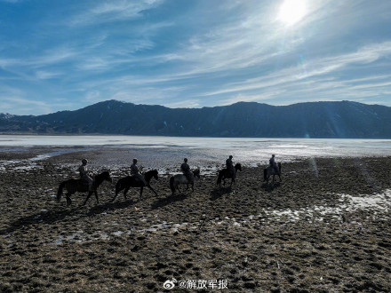 致敬坚守！边防战士骑马巡边疆