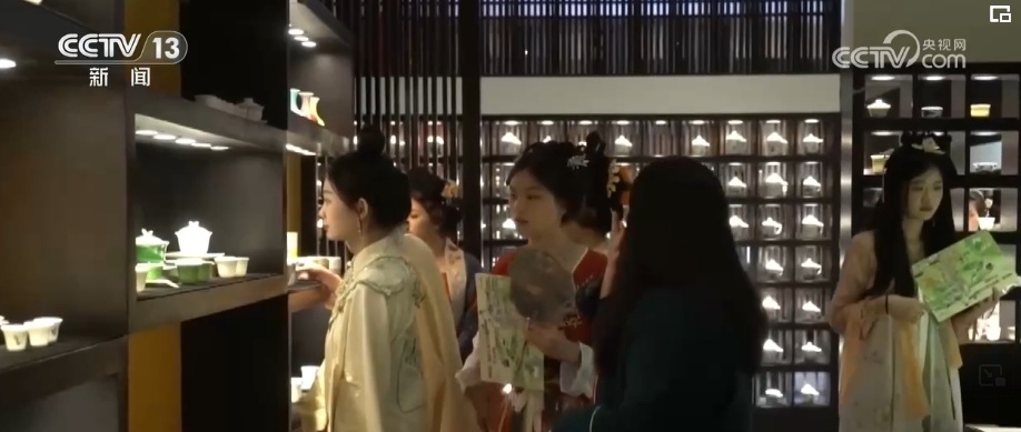 各地旅游市场“花样翻新” 释放“五一”假日消费换“新”活力 各地旅游市场“花样翻新” 释放“五一”假日消费换“新”活力
