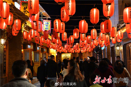 临夏八坊十三巷迎来假期旅游热