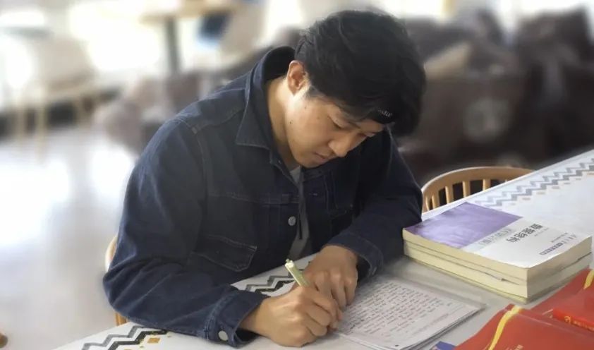 厉害了！00后退役狙击手，用半年考上清华研究生