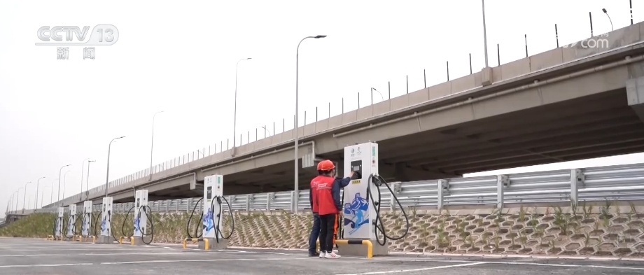 “五一”假期绿色出行更顺畅 多项精细化服务保障新能源车“电量满格” “五一”假期绿色出行更顺畅 多项精细化服务保障新能源车“电量满格”