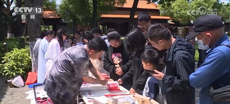 各地旅游市场“花样翻新” 释放“五一”假日消费换“新”活力 各地旅游市场“花样翻新” 释放“五一”假日消费换“新”活力