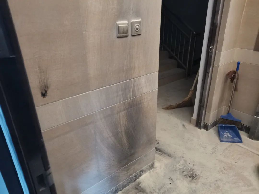 电动自行车室内充电起火,天津母女3人被困,消防提醒! 电动自行车室内充电起火,天津母女3人被困,消防提醒!