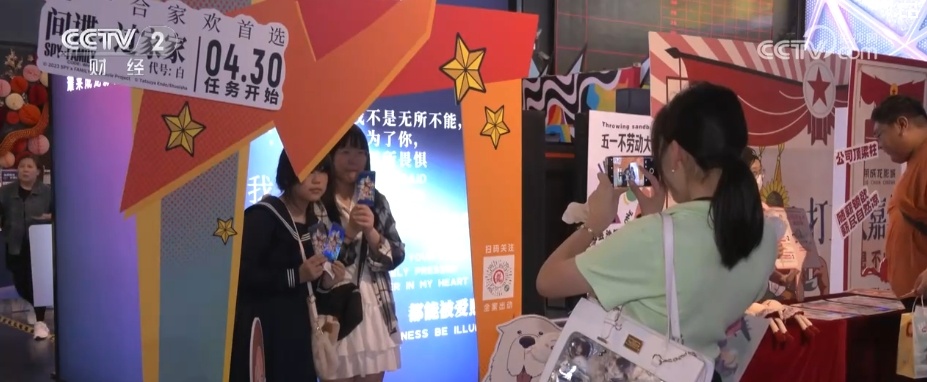 “五一档”影片类型丰富点燃观众观影热潮 电影市场下沉家庭观影群体占比高 “五一档”影片类型丰富点燃观众观影热潮 电影市场下沉家庭观影群体占比高