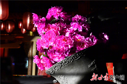 临夏八坊十三巷迎来假期旅游热