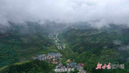 天水:“麦积烟雨”醉游人 天水:“麦积烟雨”醉游人
